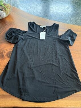 Green Envelope Black Cold-Shoulder Short Sleeve Tee